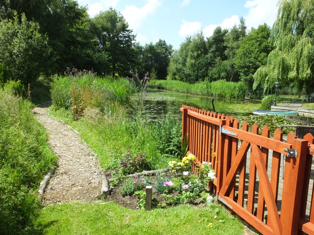 Side Garden & Lake